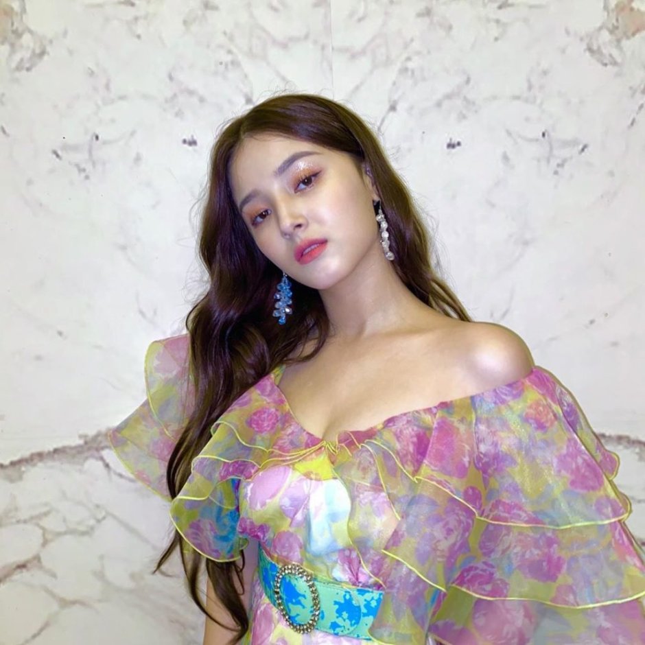 Nancy Momoland 18