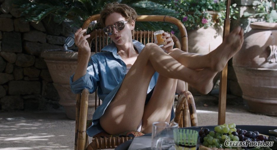Tilda Swinton zone of military operations naked