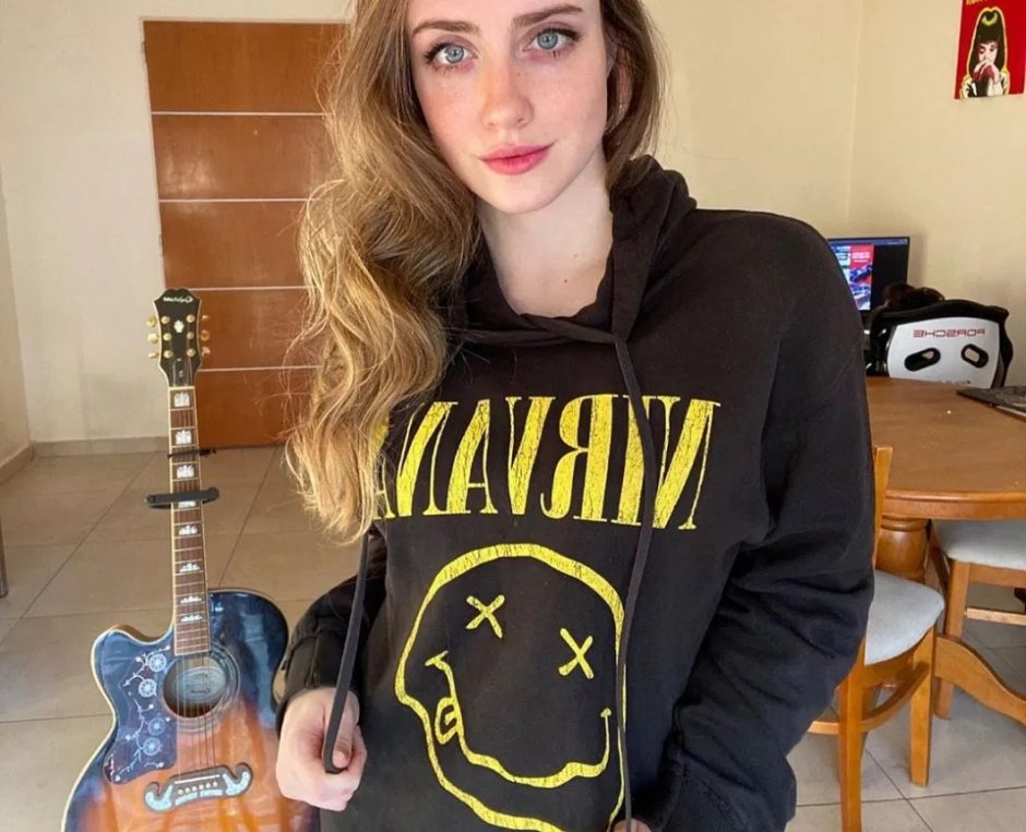 Magui Ansuz Feet