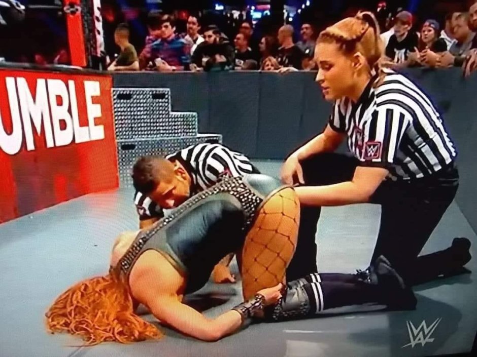 Velvet Sky on the knees