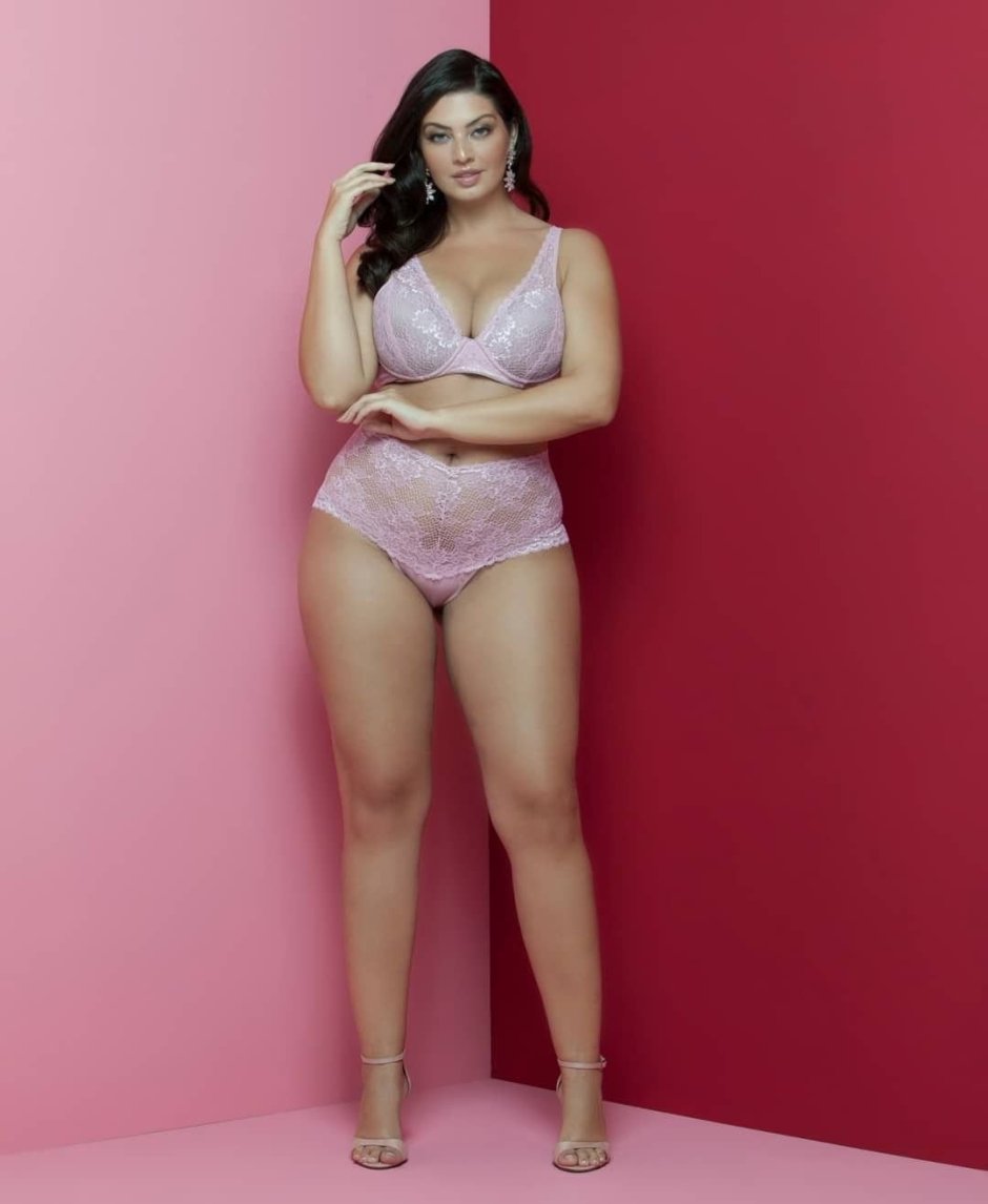Naked Monica Mendez in the gym