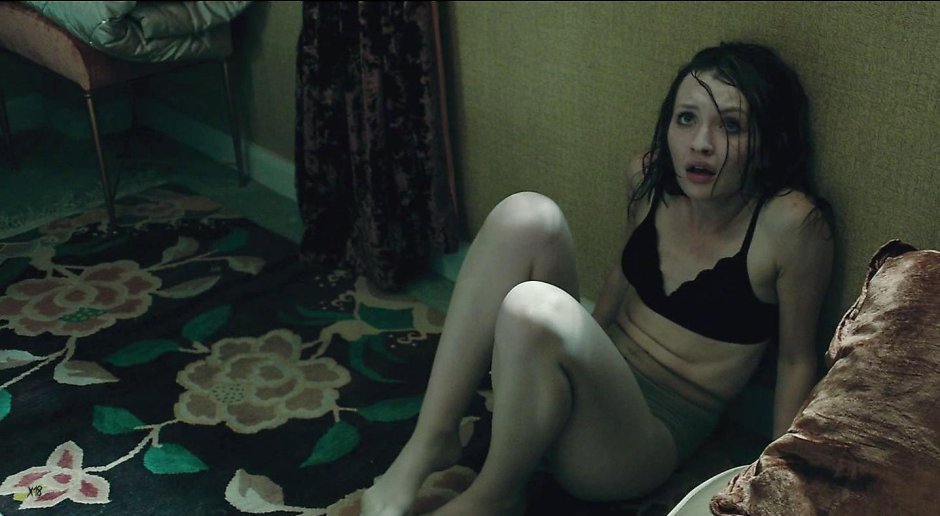 Emily Browning Legend in the bathroom