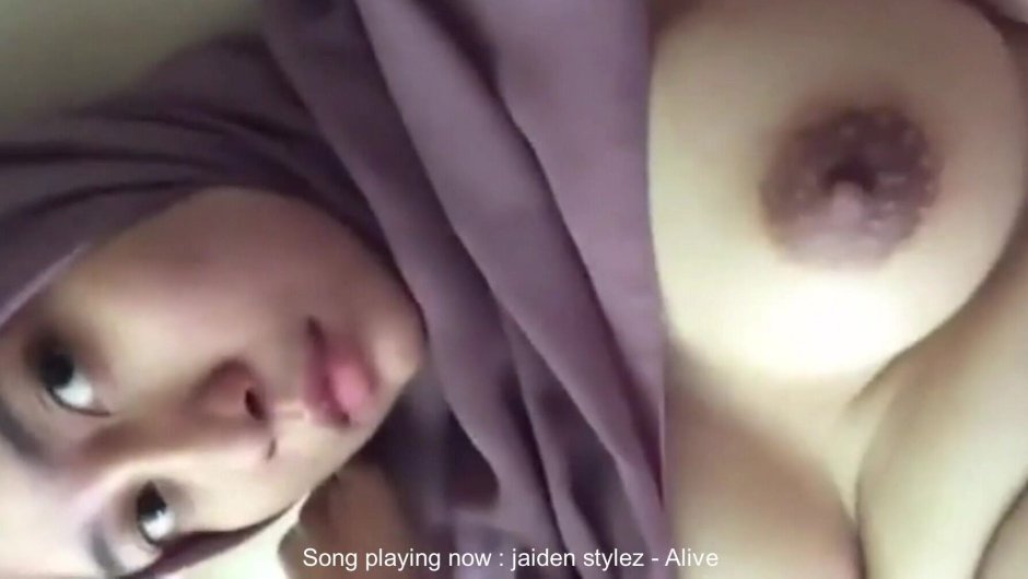 Aliya Hadid in a hijab ASS