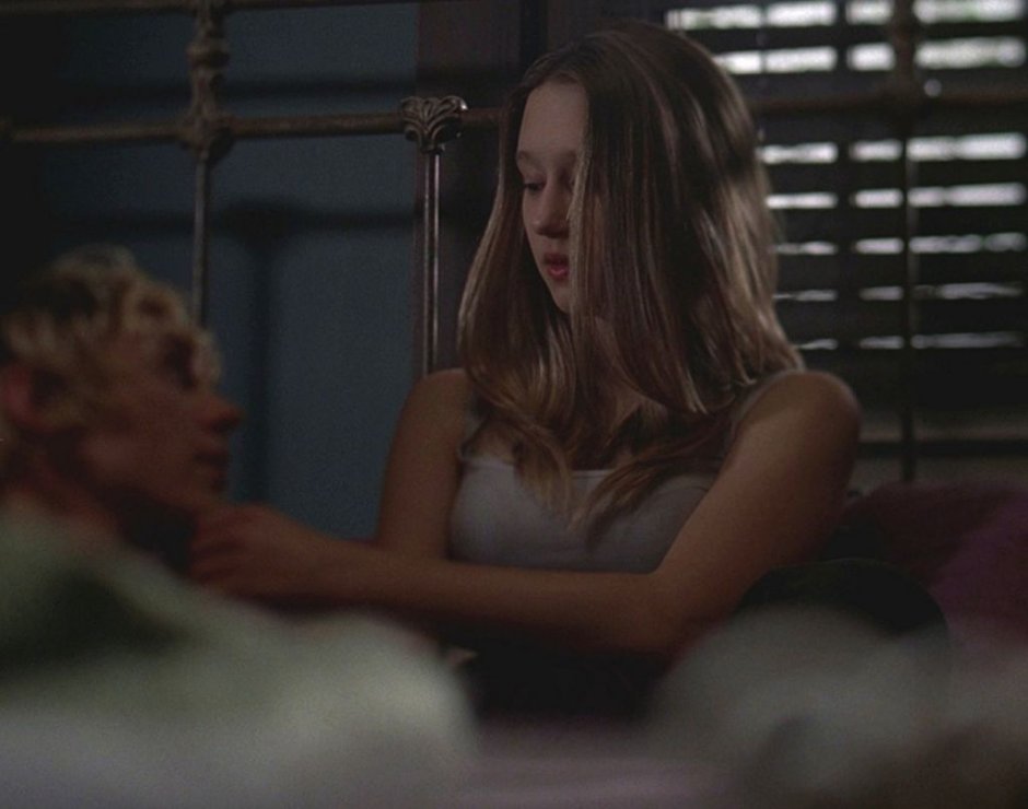 Taissa Farmig Feet