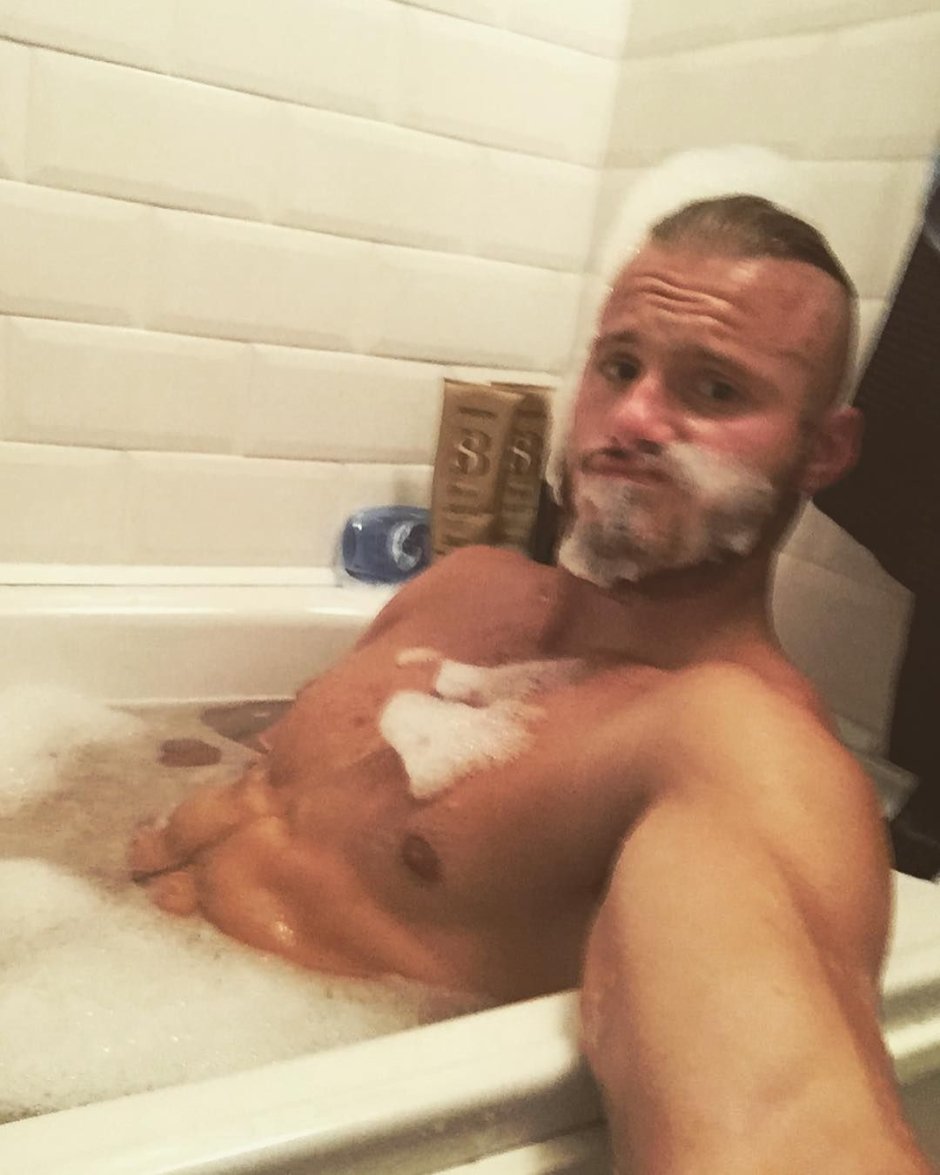 Alexander Ludwig Naked