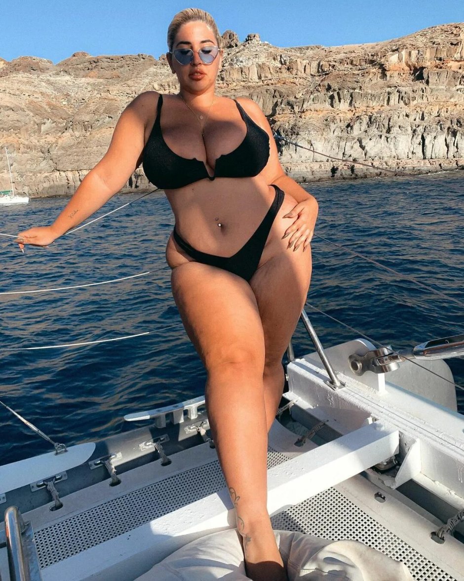 Natalia Lozano model Plus-Size naked