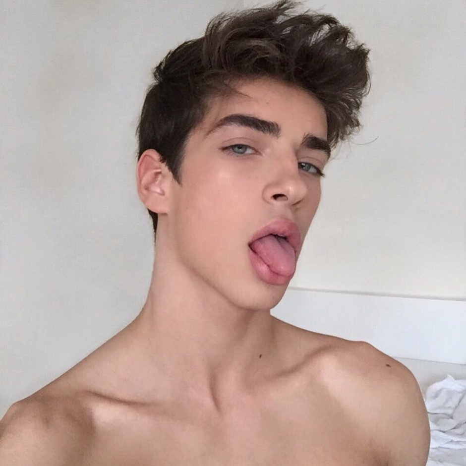 Manu rios drain naked
