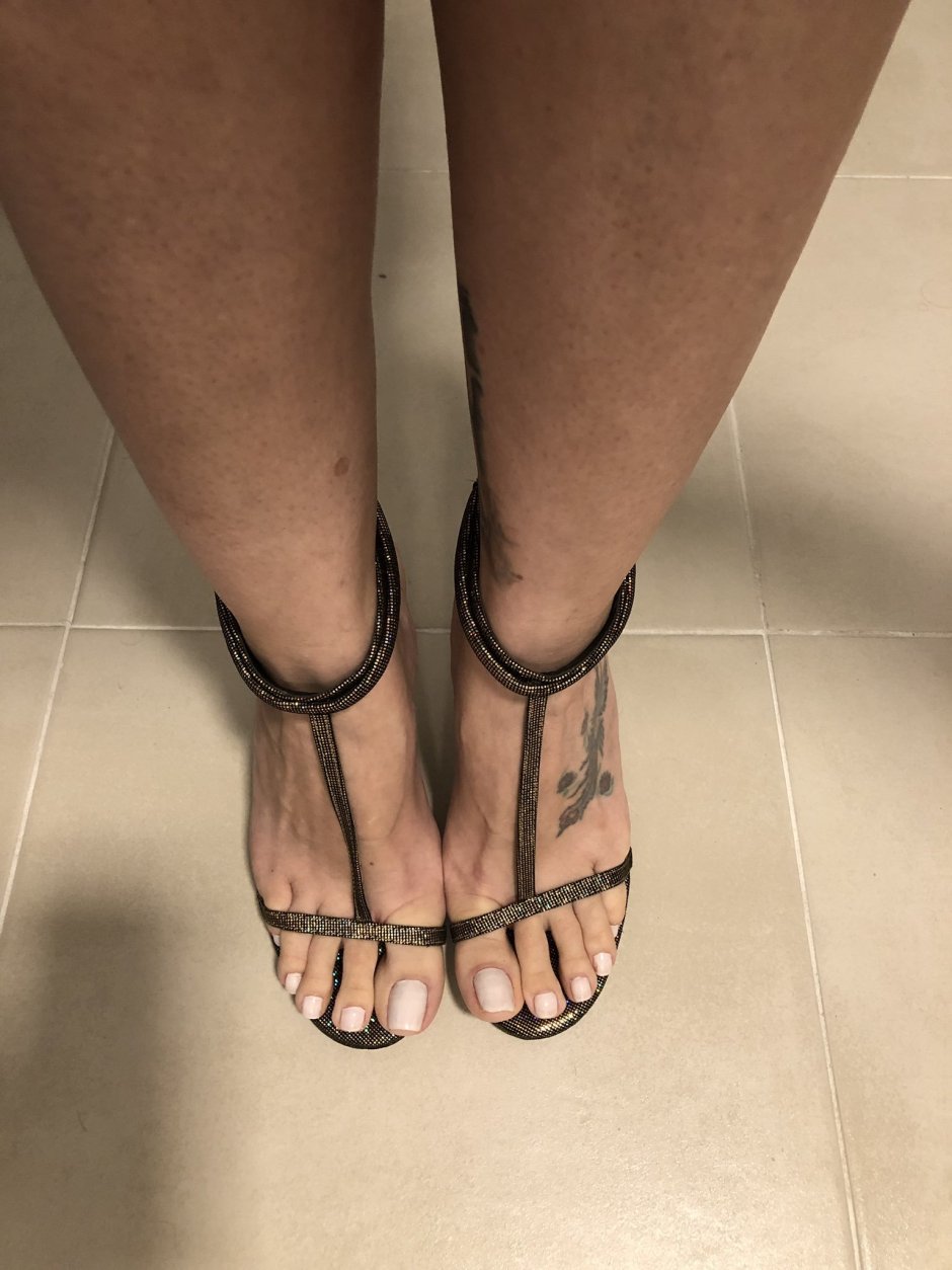 Feet Liking