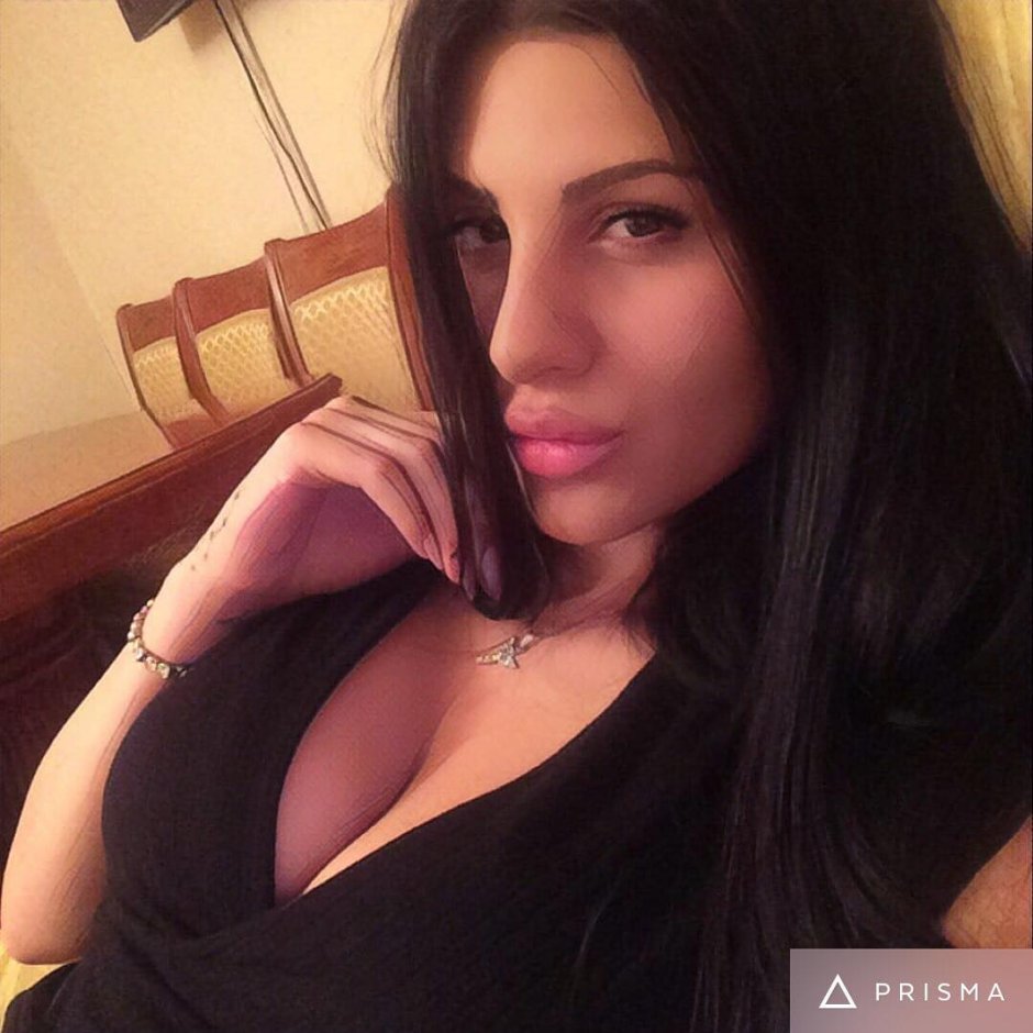 Mariam Melikyan in bras