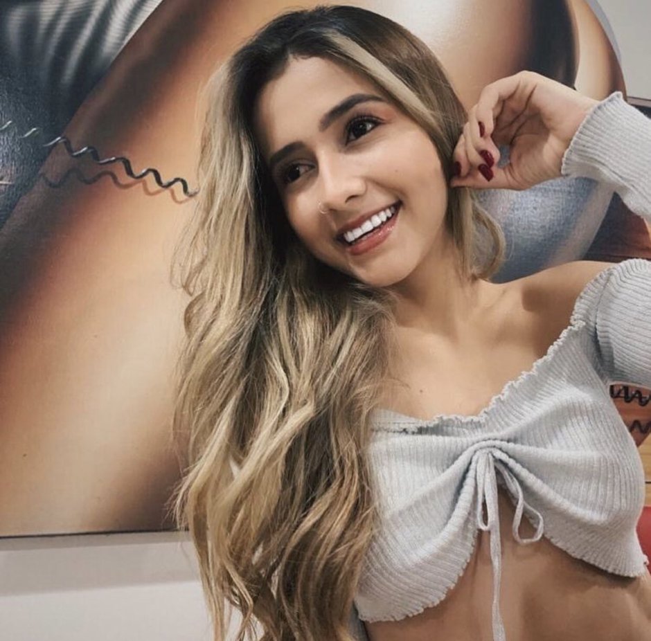 Maria Vania +18