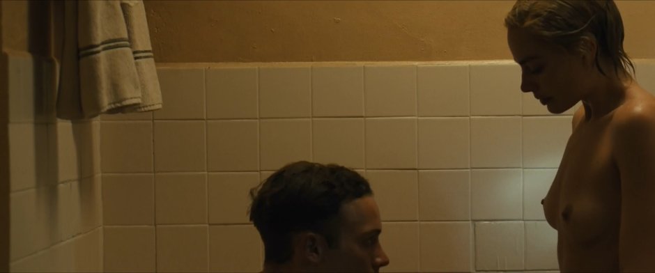 Naked actress Margot Robbie