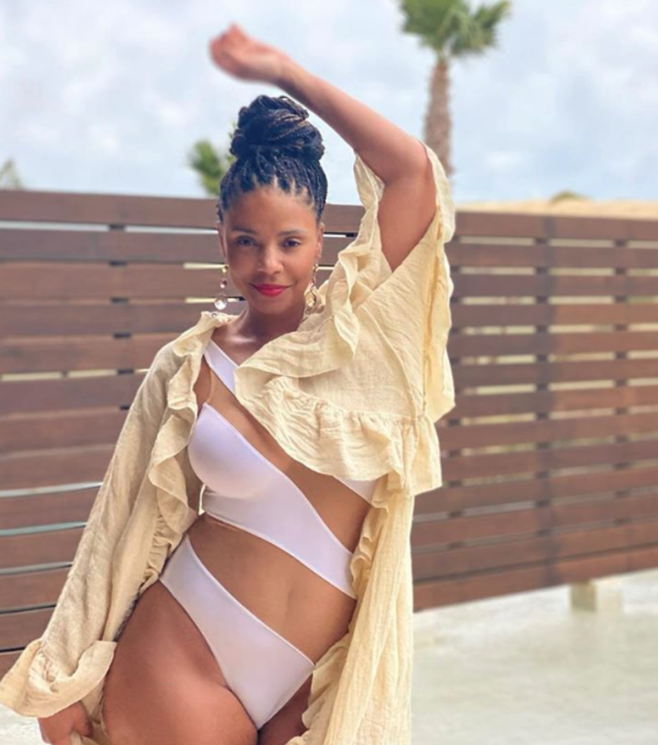 Sanaa Laten in bikini
