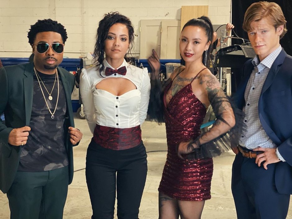 Brazzers: Party Like a Finger's Up Your actors