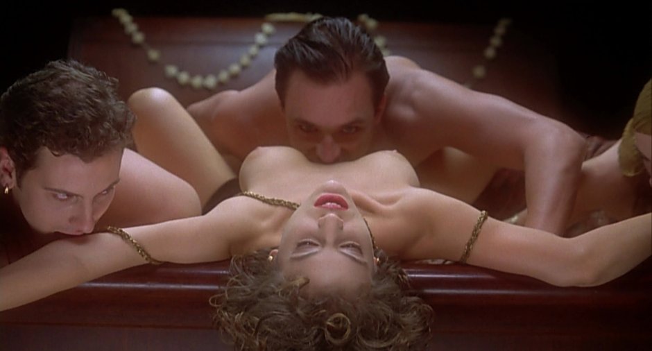 Alyssa Milano Embrace of the vampire 1995