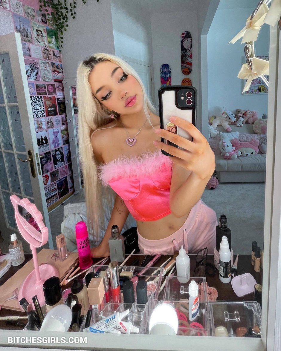 Dakota Sky porn actress