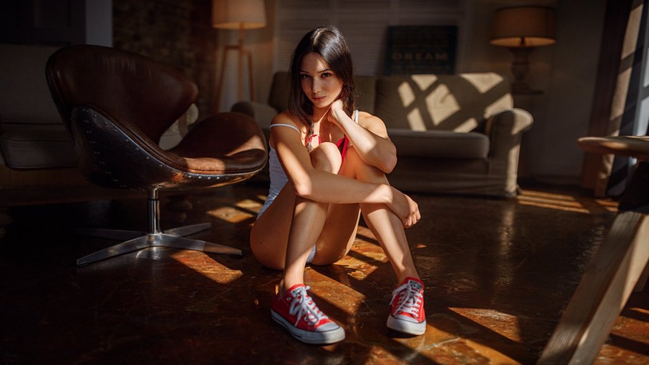 MELENA A widely spreading the legs