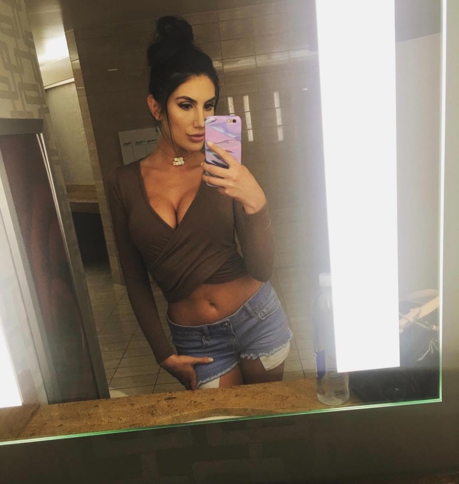 August Ames Selfy Instagram