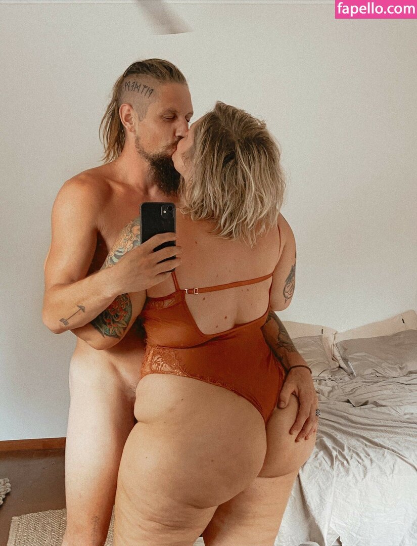 Anal piercing fisting