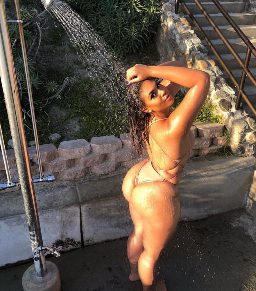 Chocolate woman naked