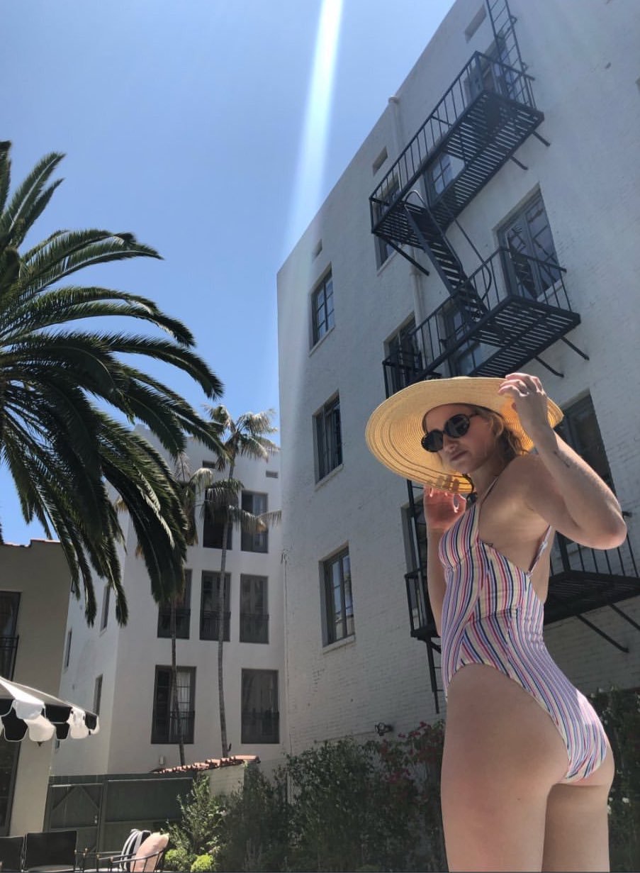 Lily (Milana Vayntrub