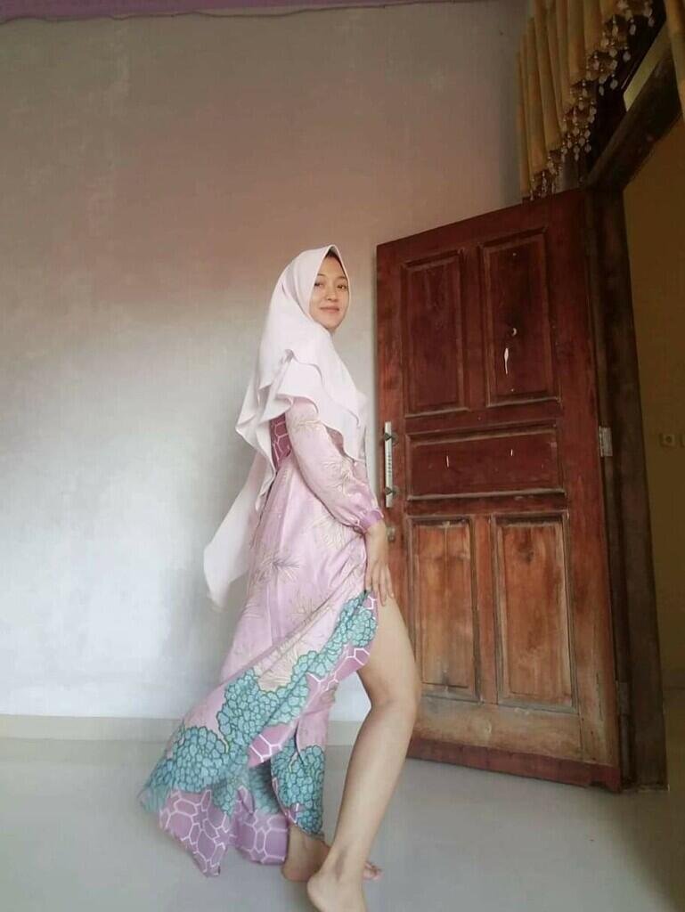Pagging a girl in a hijab