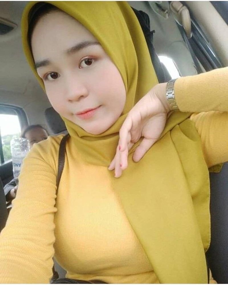 Tante jilbab binal