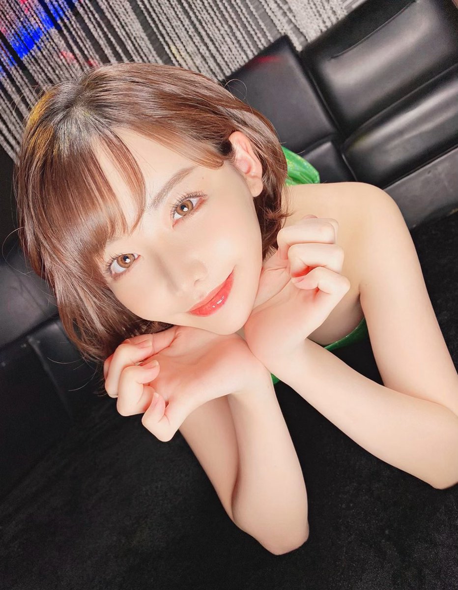 Eimi Fukada with friends