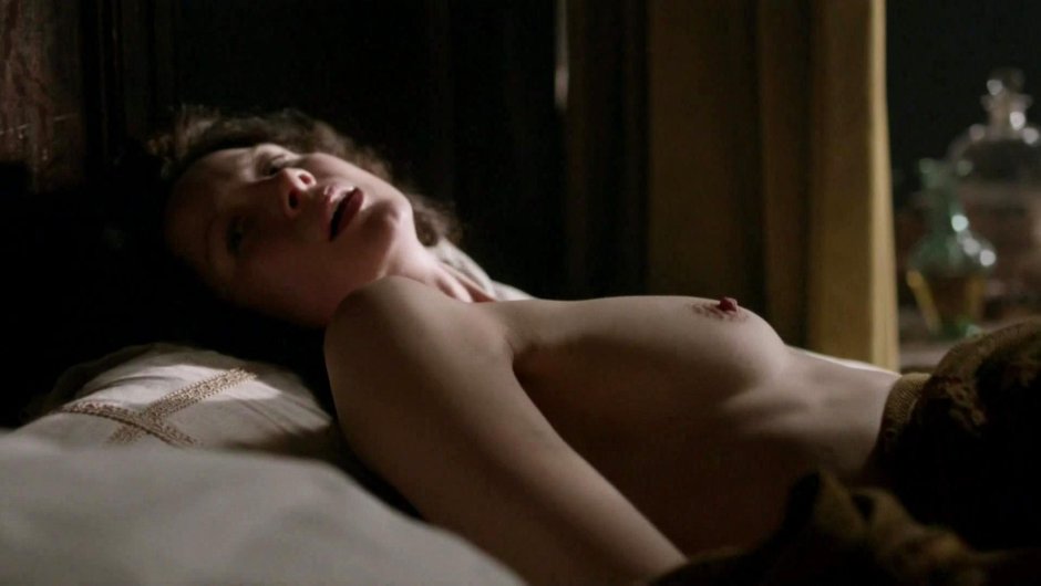 Alien Claire is naked