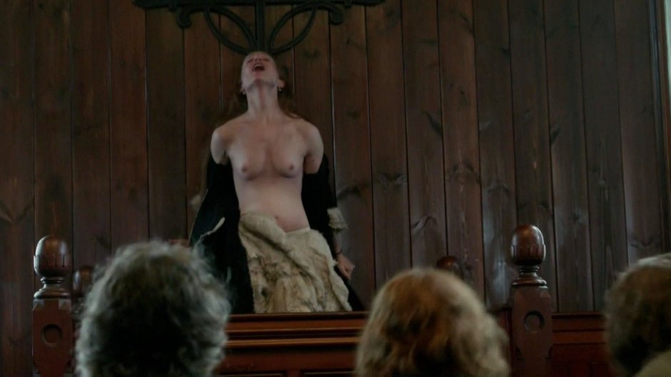 Alien Claire is naked