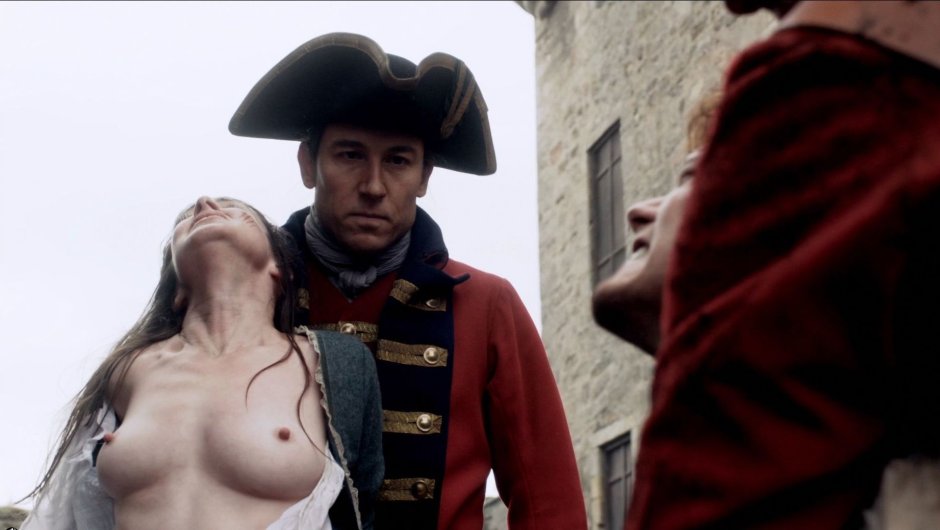 Laura Donnelli expresses milk from his chest - stranger (2014)