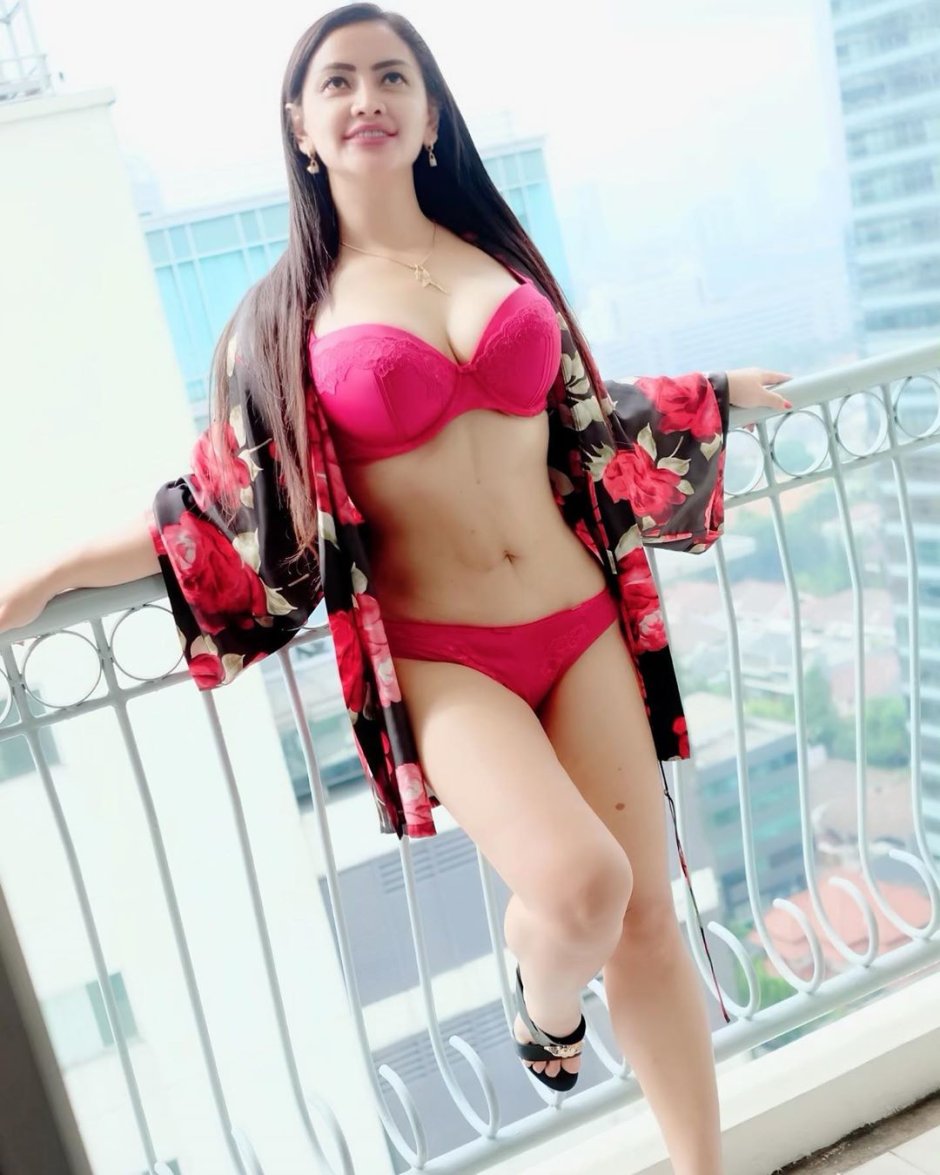 Pemersatu Bangsa Mami Siska Meliyana Bikini Hot