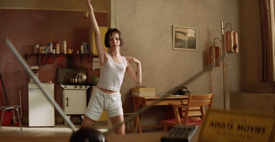 Natalie Portman in the bathroom