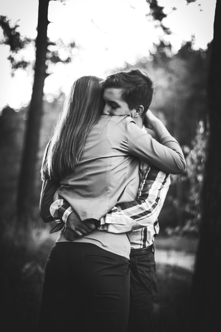 Lovers hug black white