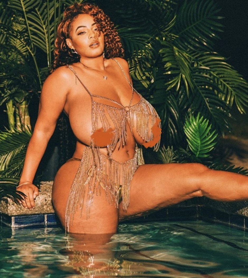 Persephanii nipplea hot