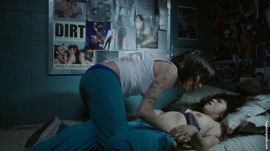 Erotic girls in bed