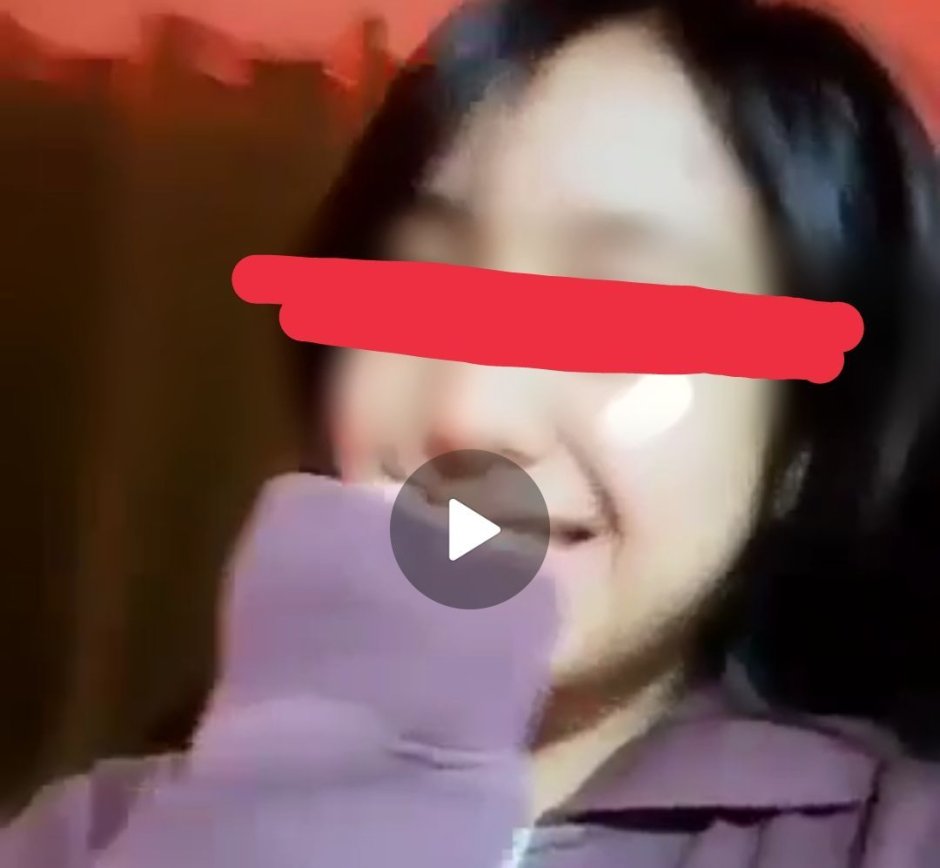 Play button without background white