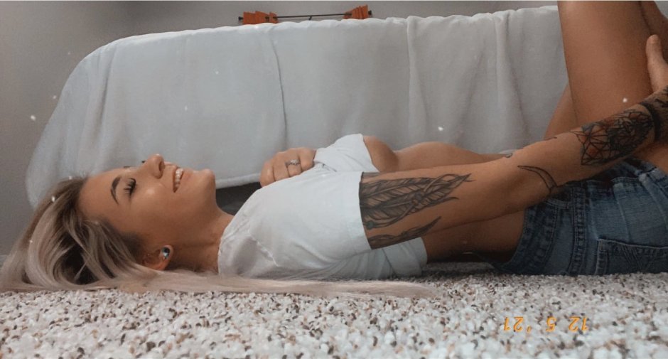 Nicole Dobrikov Showing Her Body Nude Video