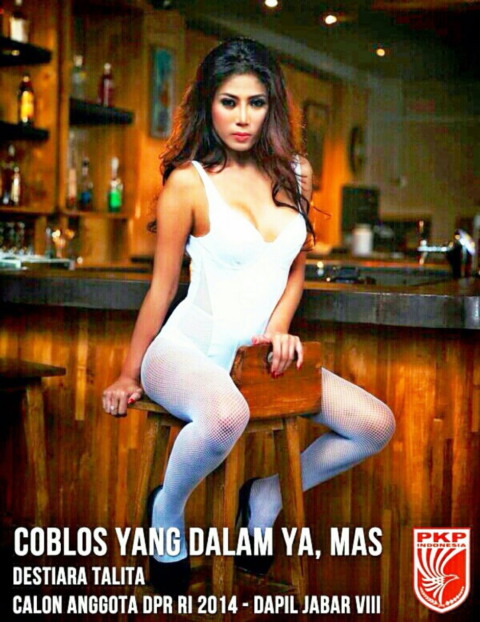 Ade Fitria Hot