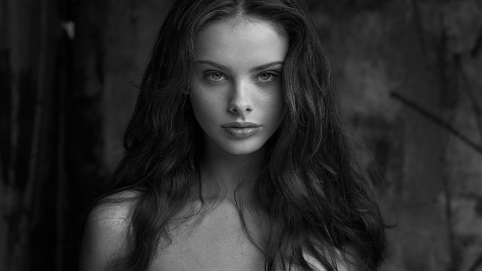Meika Woollard Face