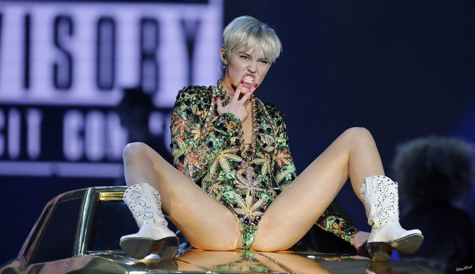 Miley Cyrus hot