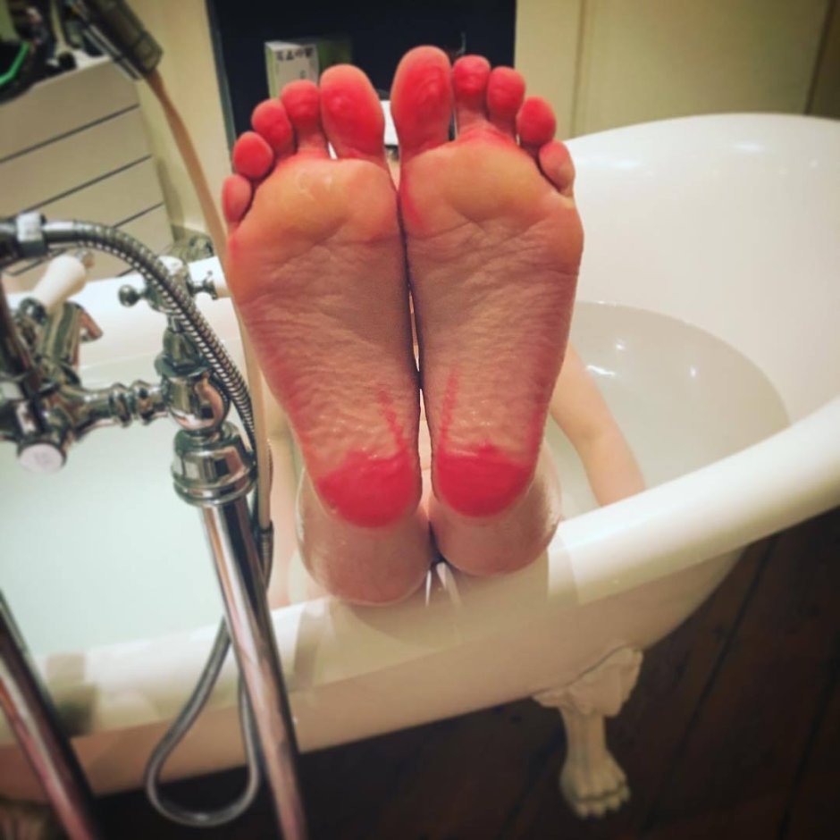 Foot fetish many girls