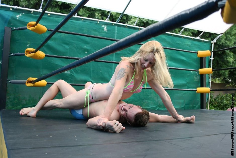 Amrita Wrestler Headscissor