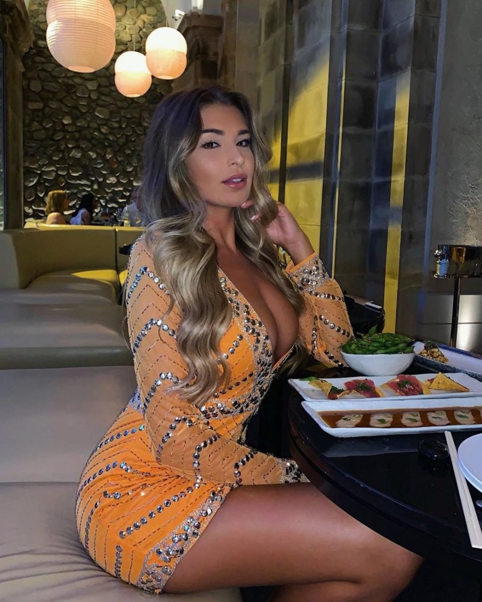 Zara McDermott 21+
