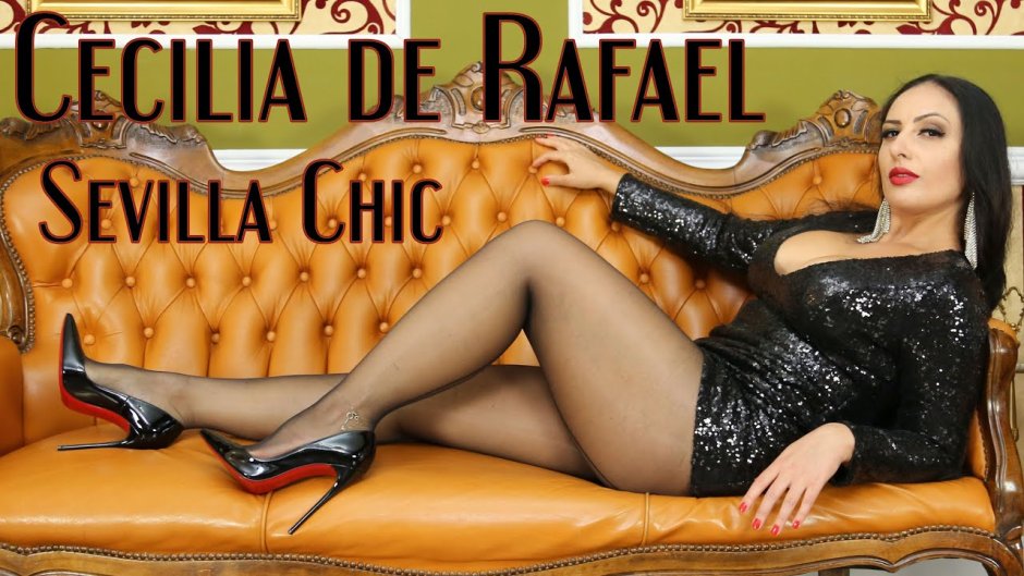Ezada Sinn in pantyhose