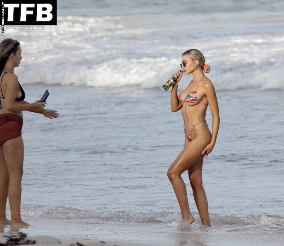 Gabby Goessling is completely naked
