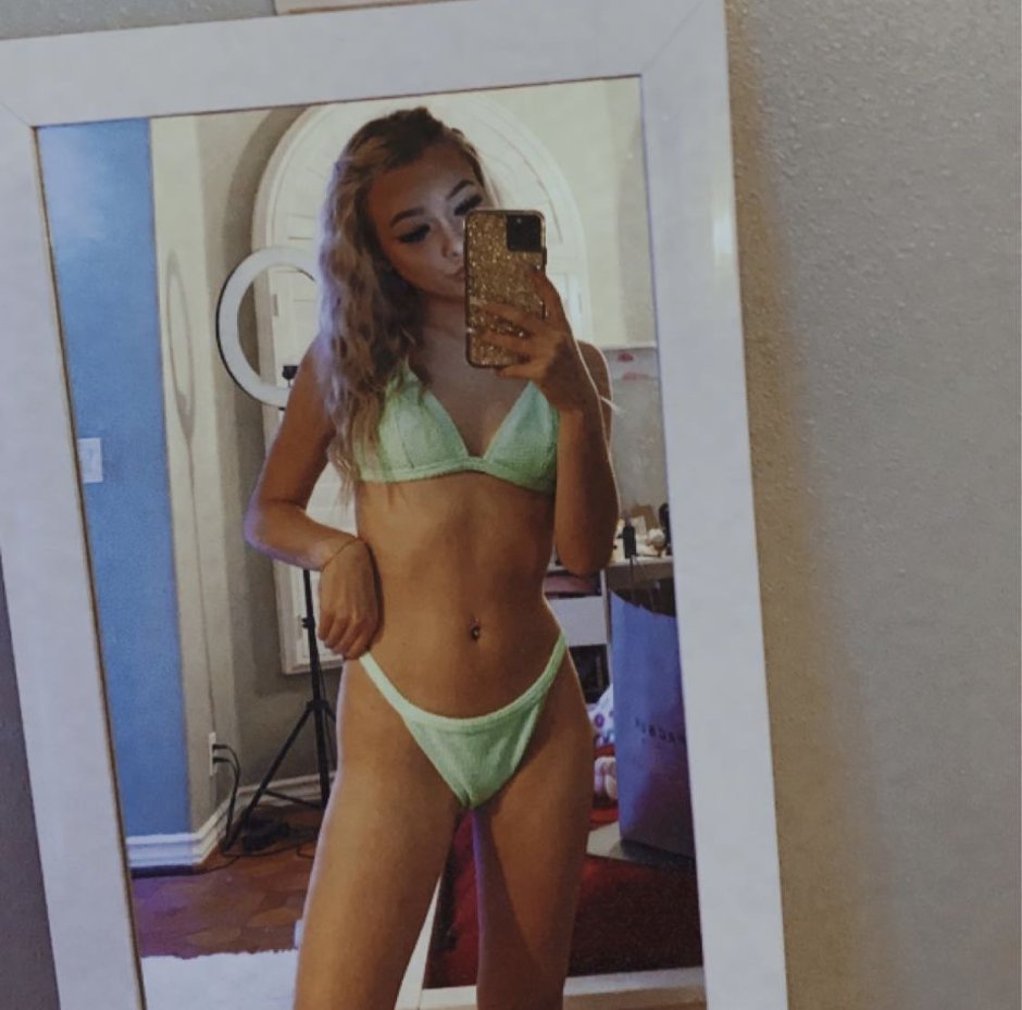 Zoe Rose model