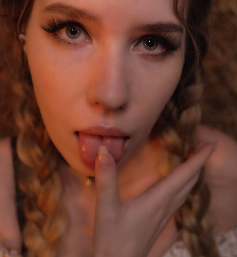 Ksenia Kochegarova Honeygirl