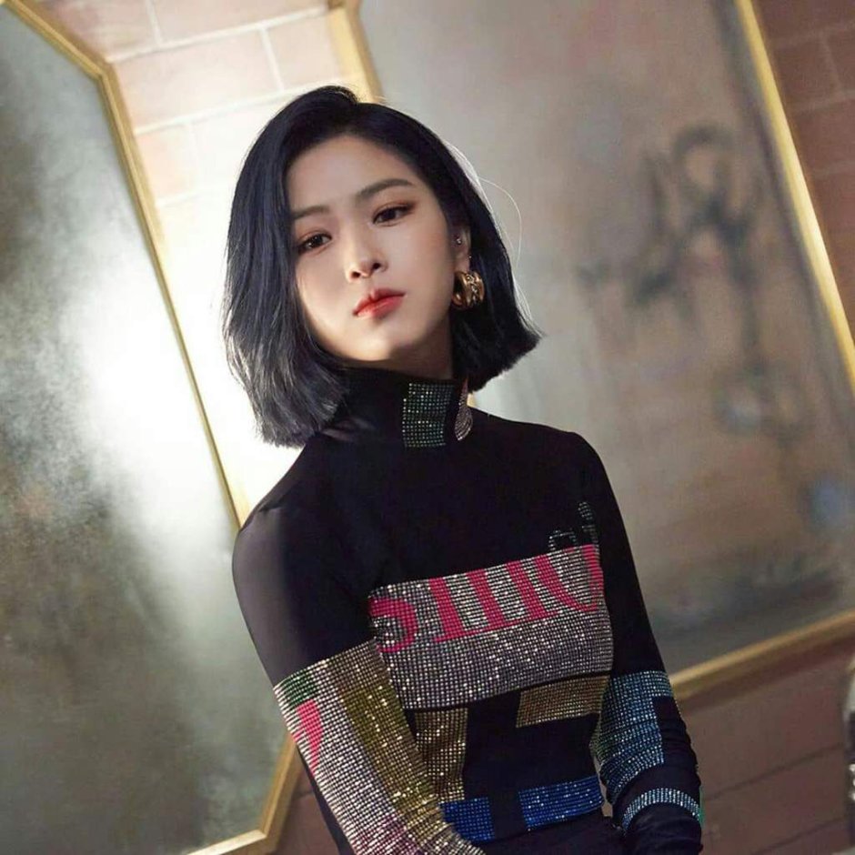 Itzy Yuna Hot
