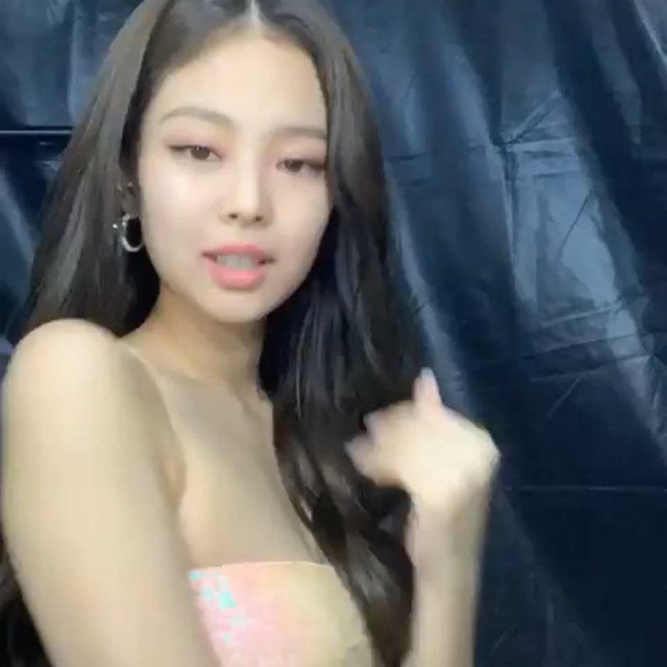 Itzy on stage