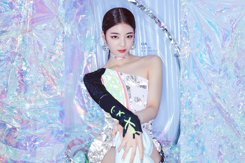 Itzy ryujin figure
